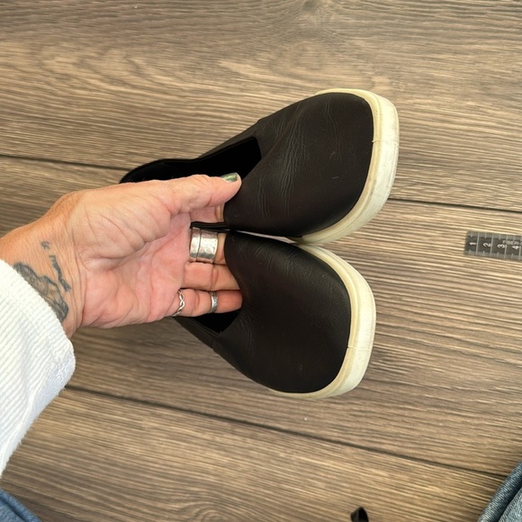 Ecco black leather simpil loafer white rubber sole - Picture 6 of 9